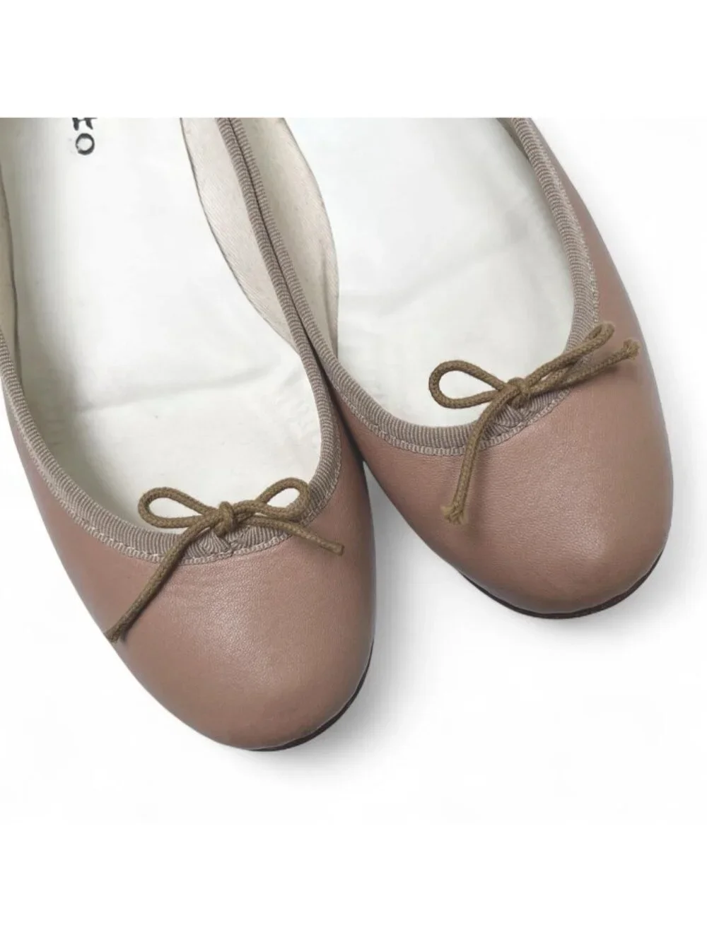 Repetto Cendrillon Leather Ballet Flats in Beige - Size 40 EU/Size 9 US